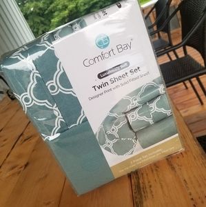Brand new Comfort Bay Twin Sheet Set